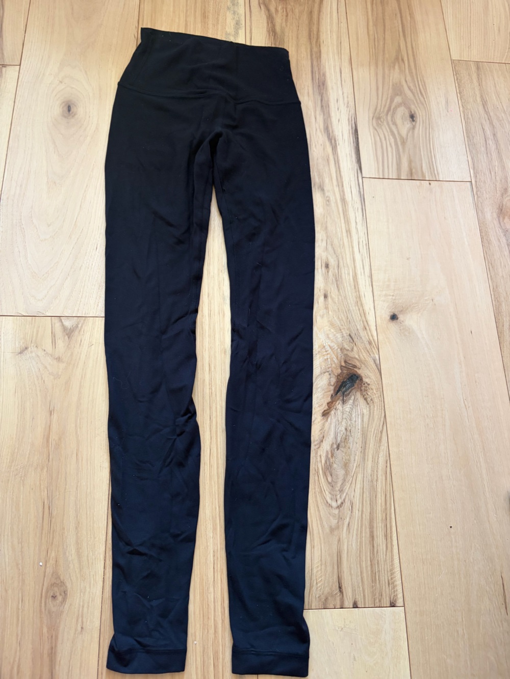 Black Lululemon fitted leggings - Picture 2 of 3